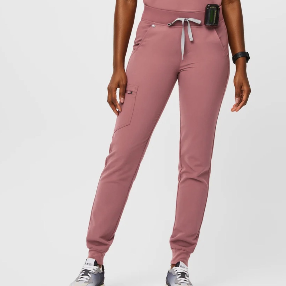 Women’s Figs Zamora Joggers in Mauve, Small Petite